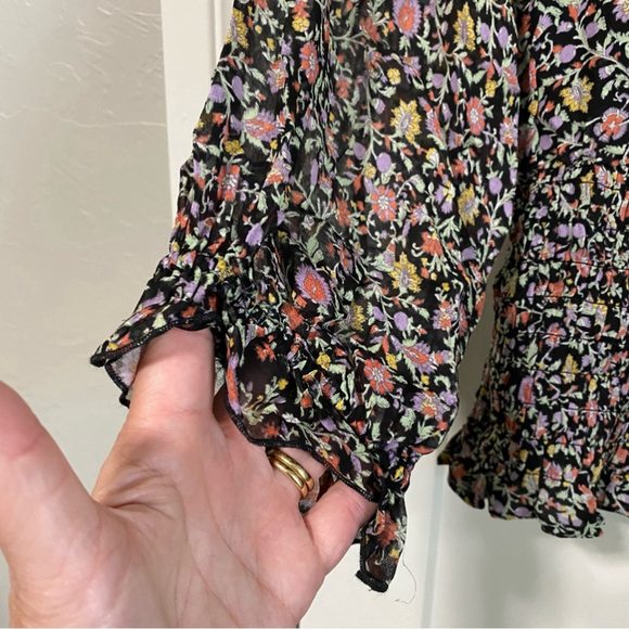 Anthropologie Lucia off the shoulder smocked floral top size small - Picture 4 of 7